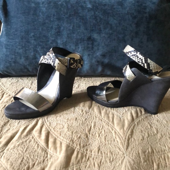 Elie Tahari Ladies Shoes - Picture 4 of 4